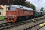 Am Freitag 26 September -ein Tag vor das STEAM56 Spektakel richtig entbrannte- rangiert KDS 781 592 einige MUseumswagen ins Bw von Benesov u Prahy und wird von Dützende Eisenbahnfans gerne beobachtet. Der Freitag vor das STEAM5x Wochenende treffen die eingeladene, teilnehmende Loks und ZÜge in Benesov u Prahy ein und müssen irgendwie ins Bw verschoben werden, was immer zum Fotochancen führt -so lange die Sonne nicht scheint, weil es dann Alles ins Gegenlich passiert.
