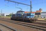 CD Cargo 111 020 durchfahrt solo Praha-Liben am 12 Juni 2022.