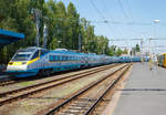 Der tschechische Pendolino 682 005-4 / 681 005-5 der ČD (Česk� dr�hy) verl��t am 01.07.2015, als SC 512 (SuperCity), der Verbindung  Bohum�n (deutsch Oderberg) - Prag - Franti�kovy