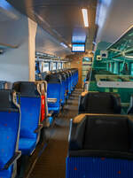 Innenraum von einem  2.Klasse ČD InterJet Gro�raumwagen der Gattung Bmpz 895 (CZ- ČD 73 54 21-91060 bis 079) der ČD - Česk� dr�hy eingereiht als Wagen 368 in den R15