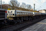 Vierachsiger Drehgestell-Schüttgutkippwagen mit pneumatischer Betätigung (Kippwagen der Bauart Fas) der Gattung Uas, 33 54 9300 021-0 CZ-RCO der tschechischen Vermietungsfirma Railco a.s. (Prag) am 04 November 2025 eingereiht im Zugverband bei einer Zugdurchfahrt im Bahnhof Kirchen/Sieg. In Deutschland werden diese Wagen teilweise auch unter Gattung Fas geführt, dann haben sie die Gattungszahl 673x.

TECHNISCHE DATEN:
Spurweite: 1.435 mm (Normalspur)
Länge über Puffer: 12.540 mm
Drehzapfenabstand: 7.500 mm
Drehgestell-Radsatzstand: 1.800 mm
Laufraddurchmesser: 920 mm (neu)
Ladefläche: 26,0 m²
Laderaum: 31,0 m³
Ladelänge: 10.039 mm
Ladebreite: 2.668 mm
Ladehöhe:1.190 mm
Höhe des Ladebodens über SO.:	2.015 mm
Wagenhöhe: 3.205 mm
Wagenbreite: 3.080 mm
Höchstgeschwindigkeit: 100 km/h
Maximales Ladegewicht: 52,2 t ab Streckenklasse C
Eigengewicht: 27.800 kg
Achslast: 20 t
Drehgestell-Bauart: Y 25 Cs
Bremse: 0-GP (LL)
Bremssohle: IB 116
Kleinster befahrbarer Radius: 75 m
Intern. Verwendungsfähigkeit: RIV
