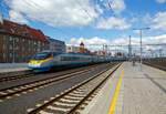 Der tschechische Pendolino 681 007-1 / 681 007-0 der ČD (Česk� dr�hy) verl�sst am 19.04.2023 als SC 512 (SuperCity) den Bahnhof Cheb (Eger) unf f�hrt weiter in Richtung Franti�kovy